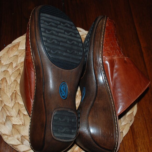 Brand New Softwalk Clogs - Picture 4 of 5